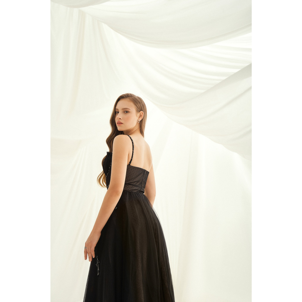 MAVEN - Váy đen xoè phối lưới hai dây đính kết Kelani Dress