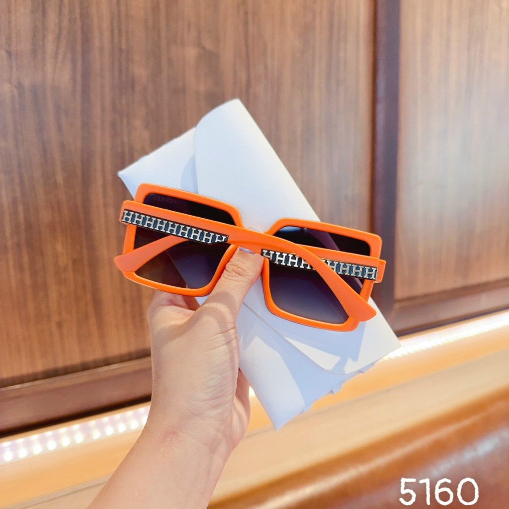 Mắt kính nữ hermes gọng vuông màu cam mắt màu đen phù hợp với khuôn mặt tròn và mặt dài tặng khăn