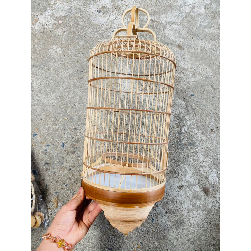 khung lồng hút mật tròn cao 5vanh sỉze 21 nan xit. khoảng cách nan 1cm nuôi được các loại chim nhỏ