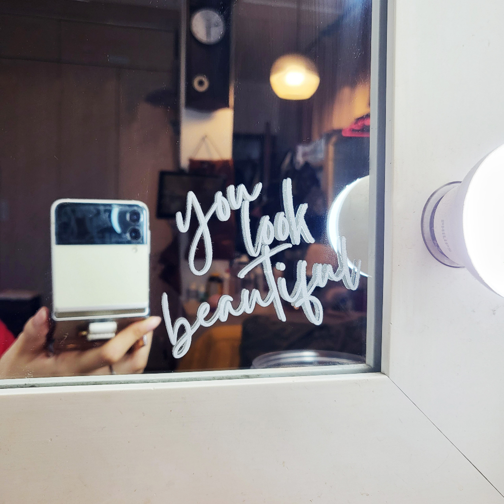 Decal dán kính trang trí no2