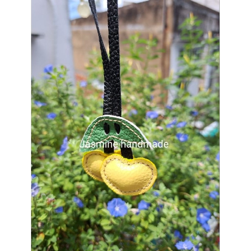 Charm/ phụ kiện treo túi/ móc khóa cherry làm bằng da bò thật, may tay