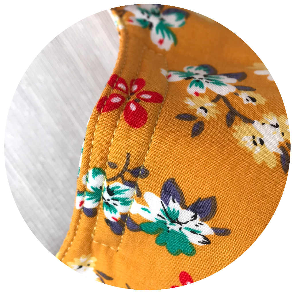 Khẩu trang tai thỏ có kẽm mũi họa tiết bông nhí, có dây rút, nhiều màu