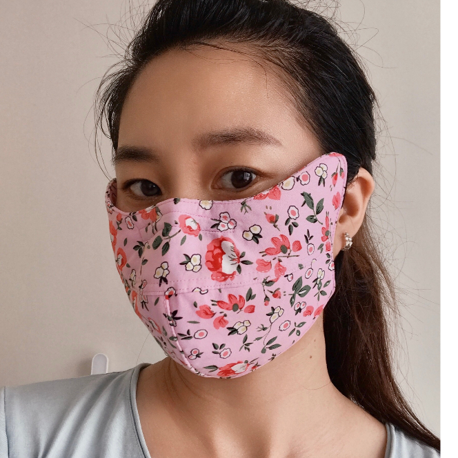 Khẩu trang tai thỏ có kẽm mũi họa tiết bông nhí, có dây rút, nhiều màu