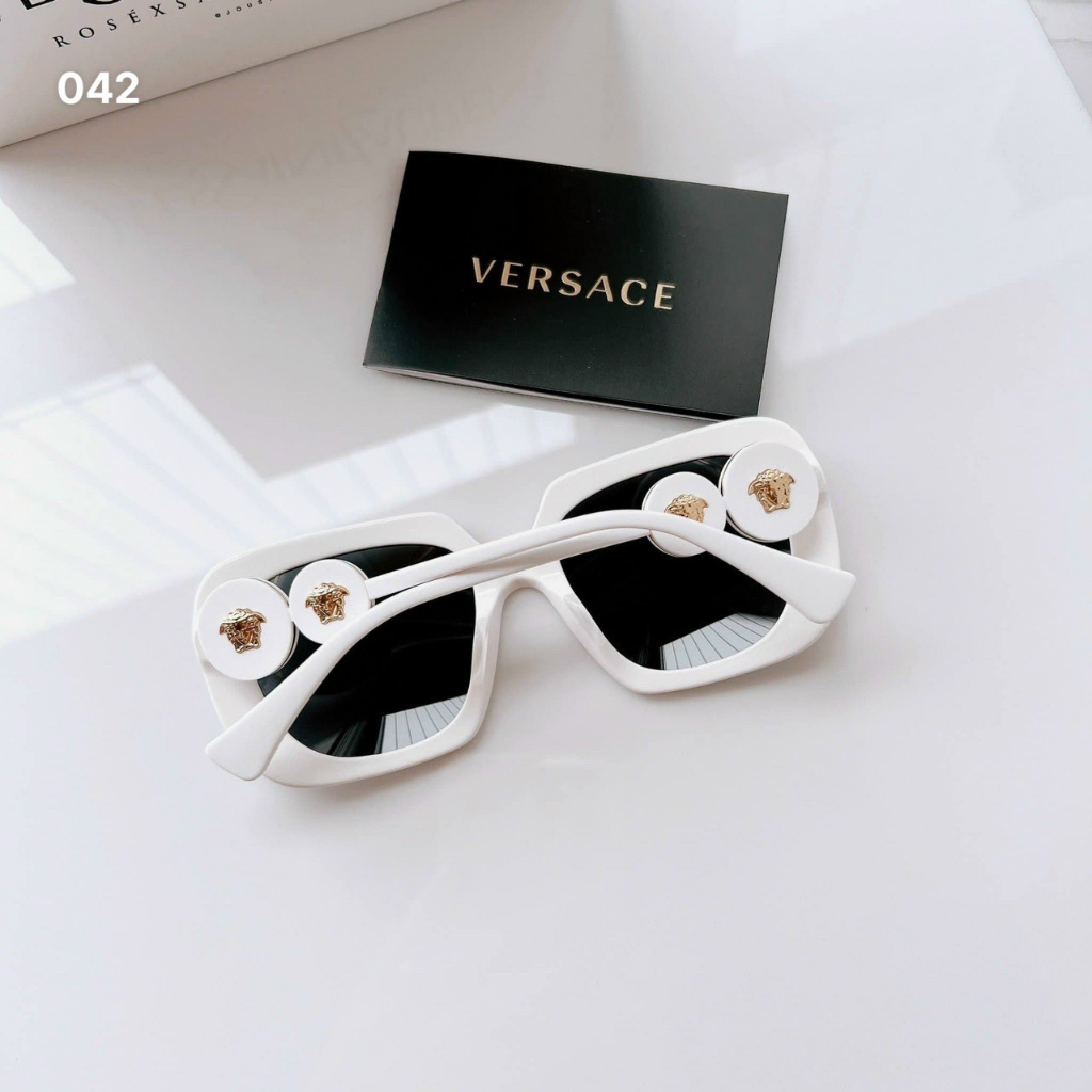 Mắt kính nữ versace gọng vuông màu trắng phần càng thiết kế vòng tròn điểm nhấn logo đẹp độc đáo tặng khăn