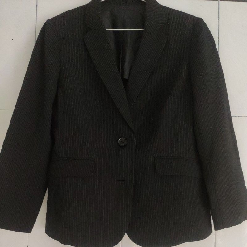 Áo Blazer đen 2 cúc sọc dọc chìm