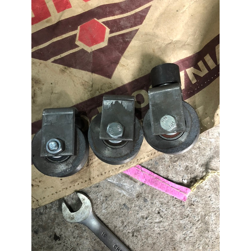 bánh  xe xoay 360 độ dùng kết hợp vs bi treo xoay 360 độ để lắp cửa nặng nhiều cánh