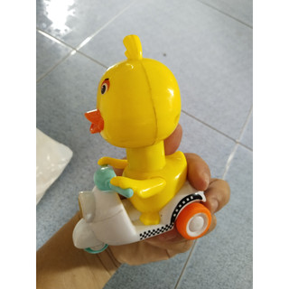 CHÚ VIT CON CHẠY XE MÁY