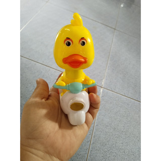 CHÚ VIT CON CHẠY XE MÁY