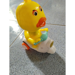 CHÚ VIT CON CHẠY XE MÁY