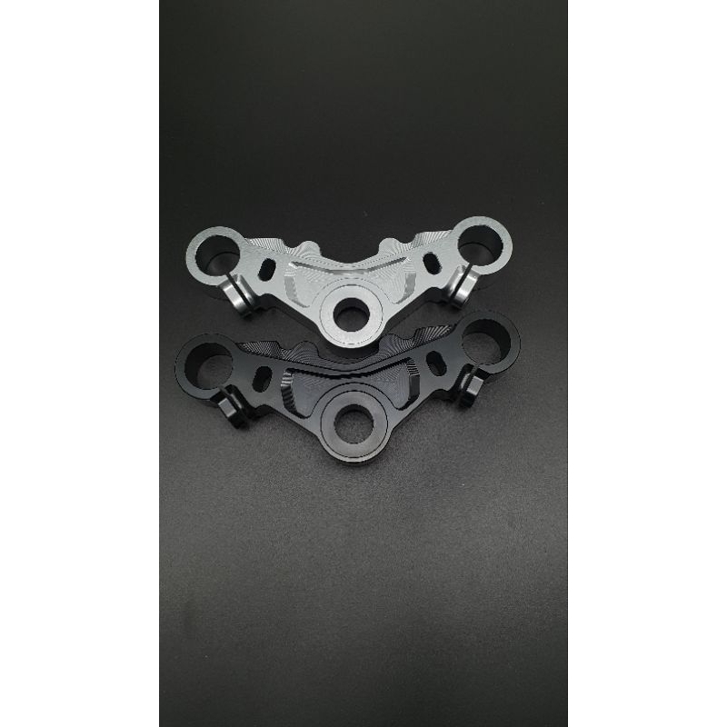 MẶT CHẢNG BA CNC 2 GÓC LÁI + 2 CHÂN BẮT Ổ KHÓA CHO RAIDER FI150