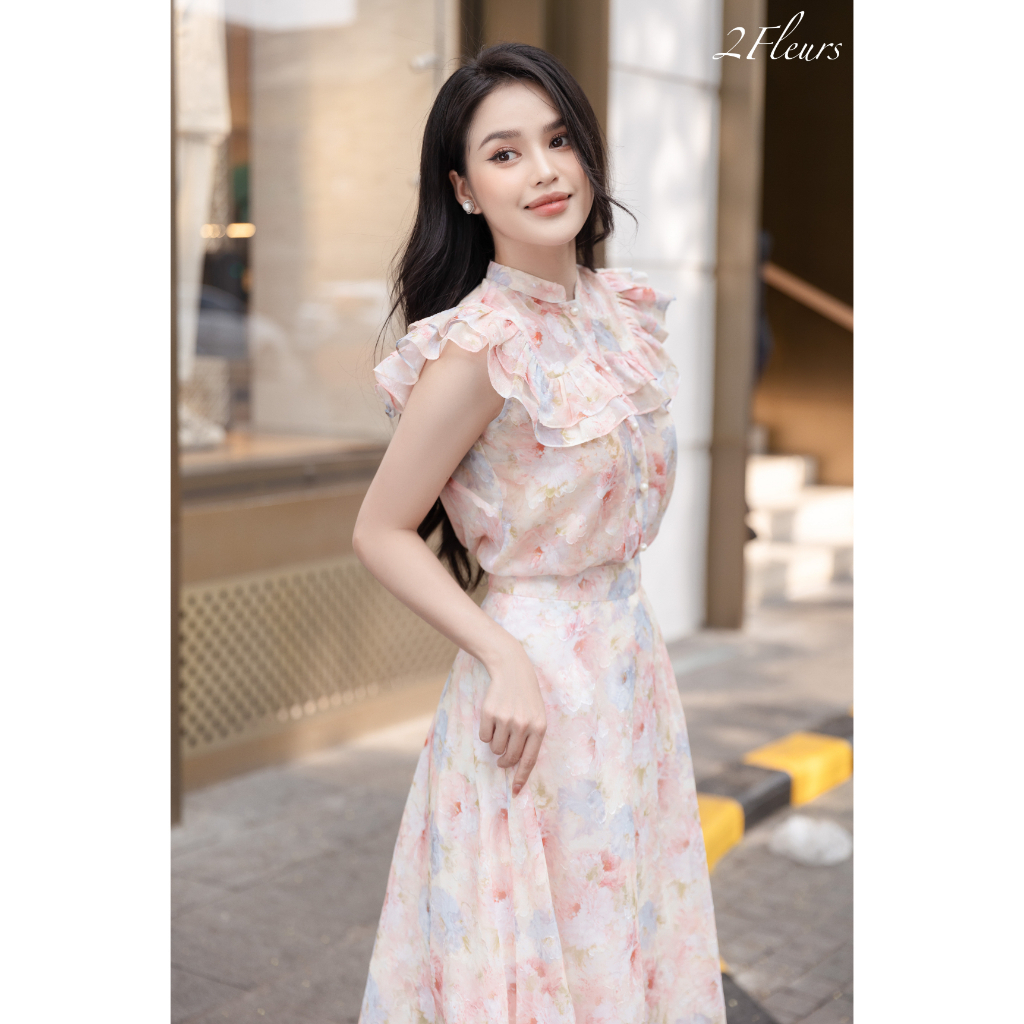 Set váy hoa nổi Jennifer 2Fleurs gồm áo sơ mi tay bèo cổ tàu cùng chân váy xuông dài nhẹ nhàng thanh nữ tính