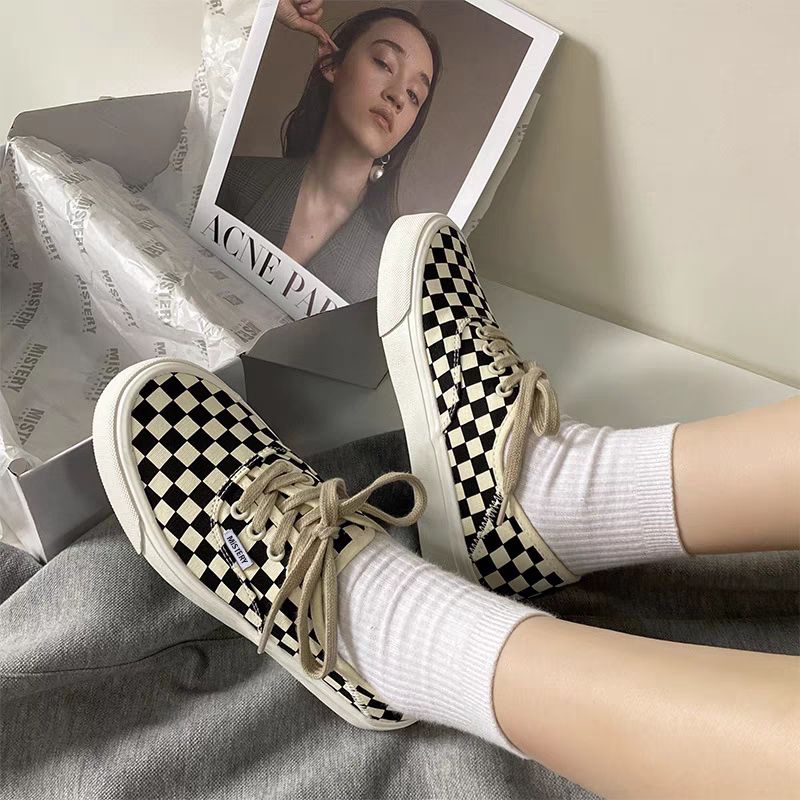 Giày thể thao đế bằng họa tiết caro classic