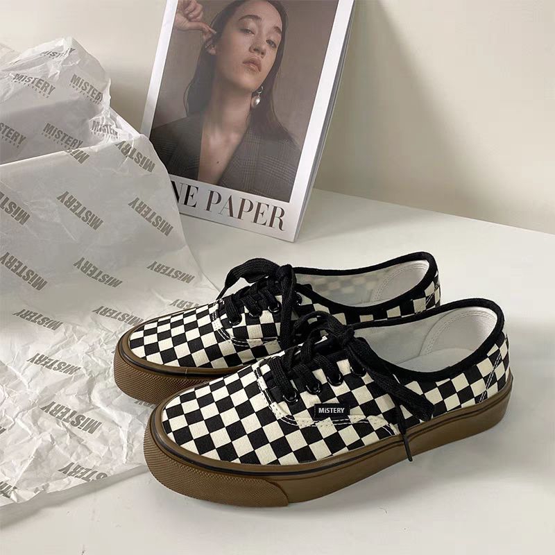 Giày thể thao đế bằng họa tiết caro classic