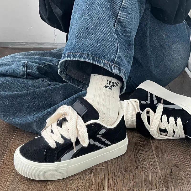 Giày ulzzang đế bánh mì tăng chiều cao họa tiết đáng yêu có phản quang