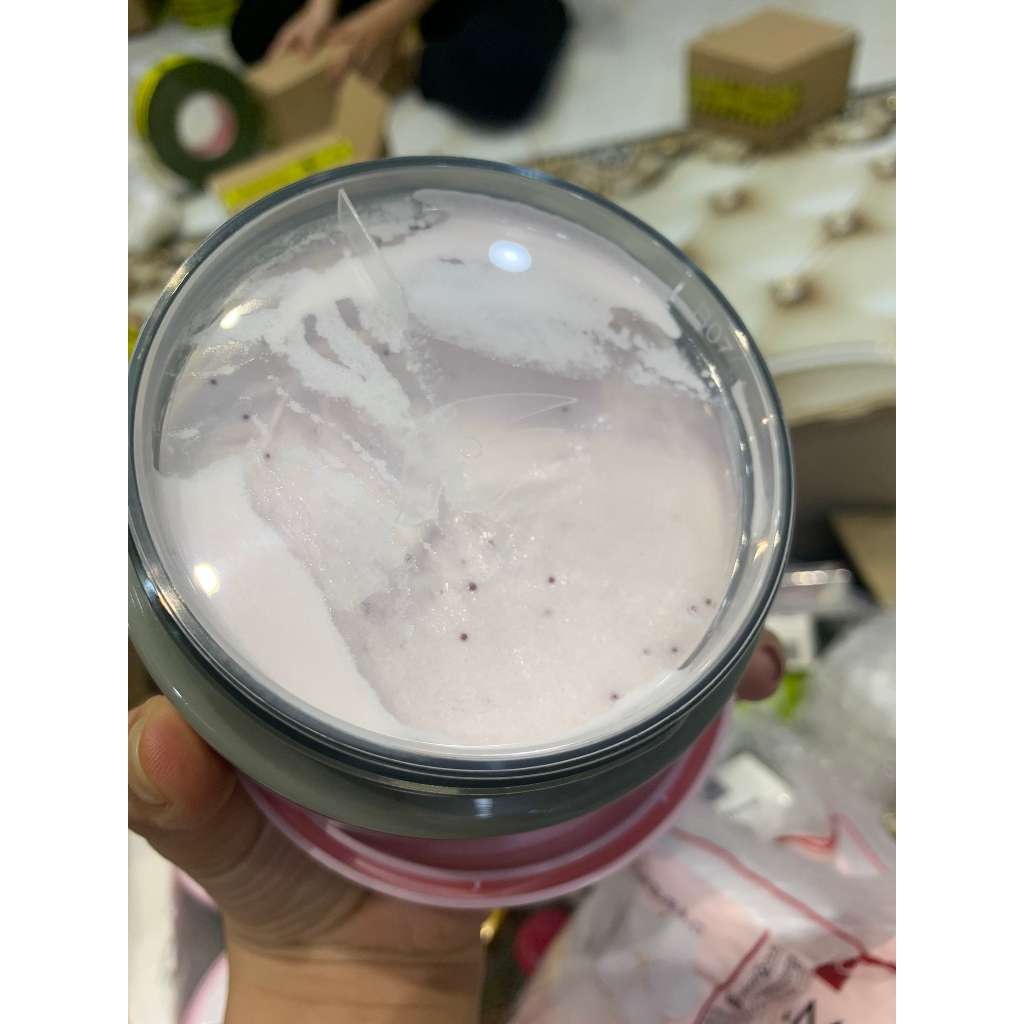 Tẩy da chết DOVE bản ĐỨC Tẩy Da Chết Toàn Thân Body DOVE Creme Dusch Peeling 225ml MACCA VÀ LỰU