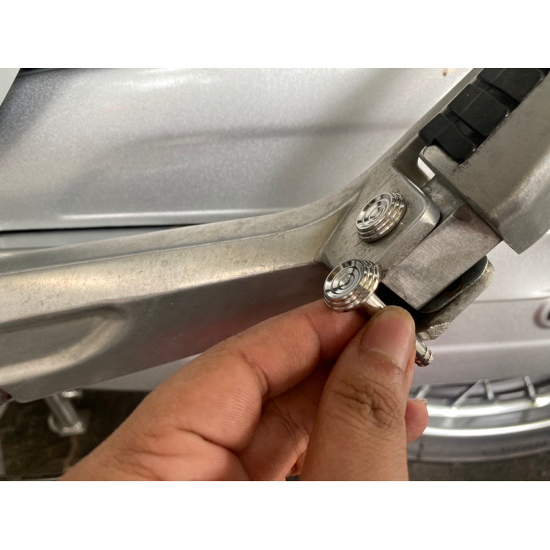 Chốt xỏ gác chân sau Salaya Inox cho Ya và Honda