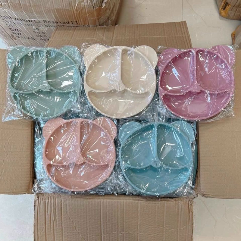 Khay silicon gấu 3 ngăn có đế hít chân không