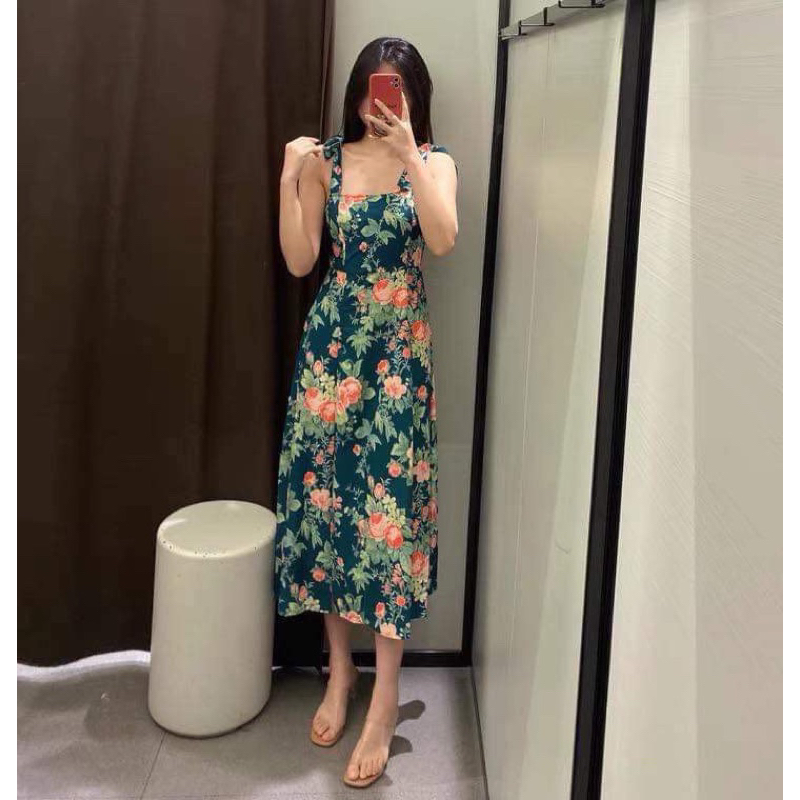 Váy 2 dây hoa xanh xẻ tà