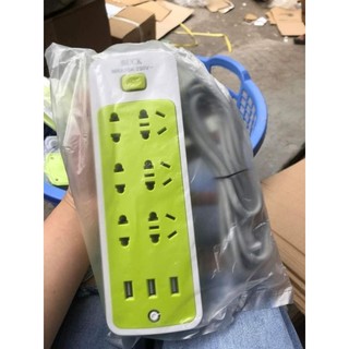 Ổ cắm điện xanh có cổng usb