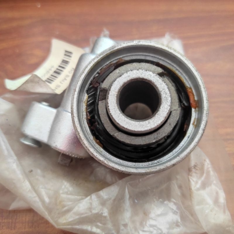 Sâu công tơ mét Attila Elizabeth SYM