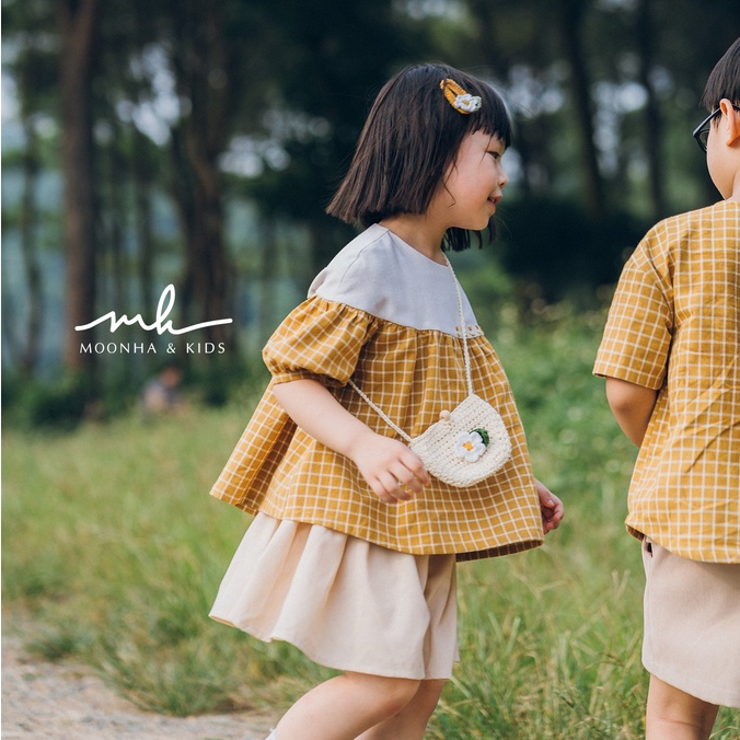 Áo bé gái kẻ caro vàng cổ thêu hoa nhí | Karo-chan Moon Ha Kids