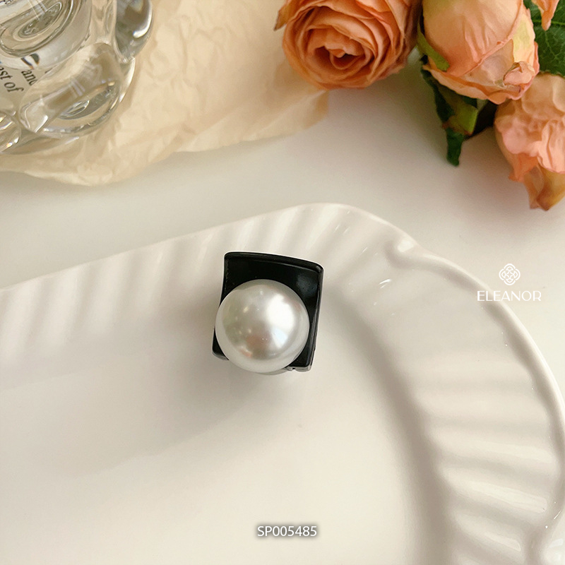 Kẹp tóc nữ càng cua Eleanor Accessories ngọc trai nhân tạo phụ kiện tóc 5485 (một cái)