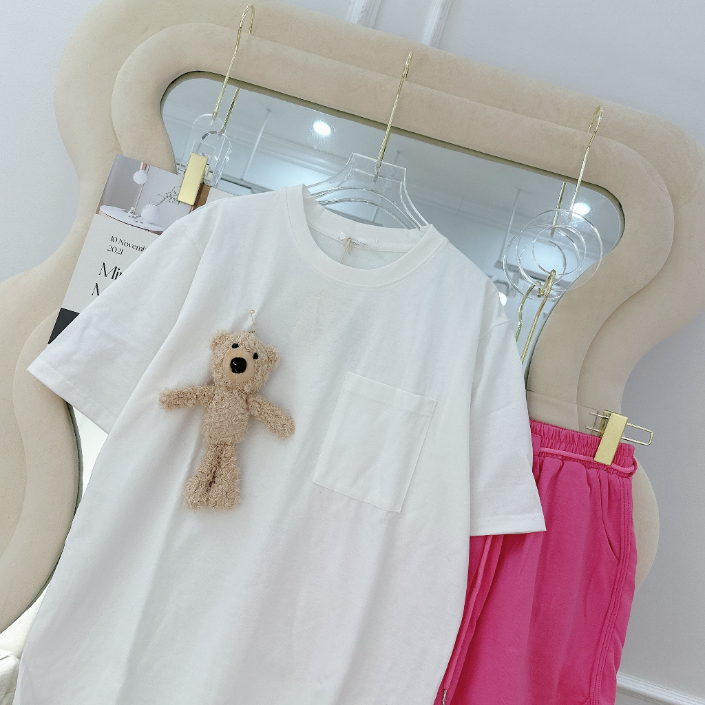 Bộ Đùi Nữ Áo Phông Nữ Trơn Màu Trắng Túi Ngực Đính Gấu Nổi Mix Quần Đùi Viền Lượn Ống Rộng Freesize