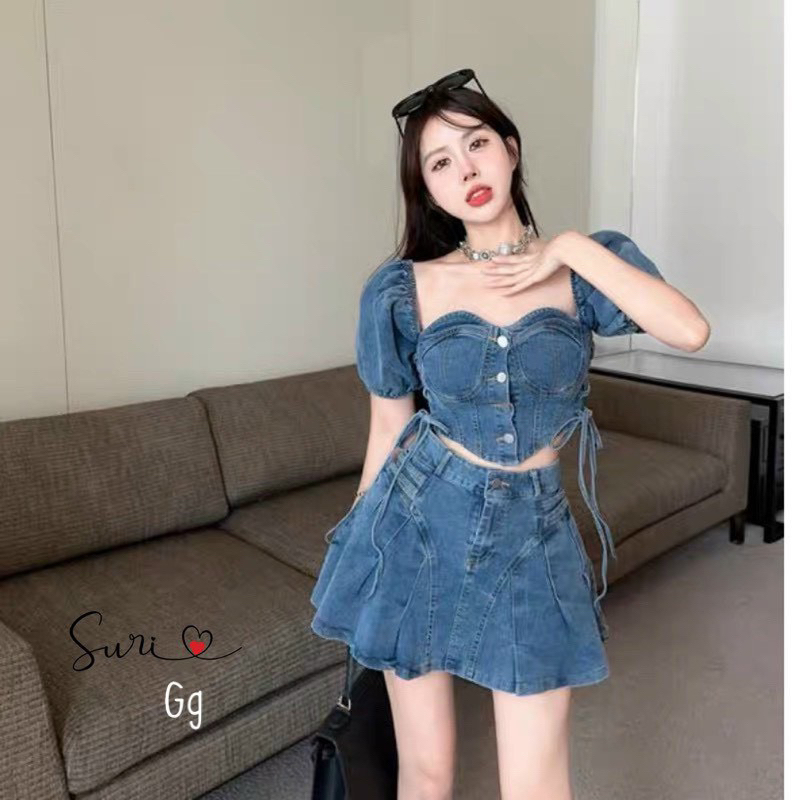 Set áo và chân váy jean xếp ly xoè cột dây eo tay phồng đính nút siêu hot phong cách Hàn Quốc