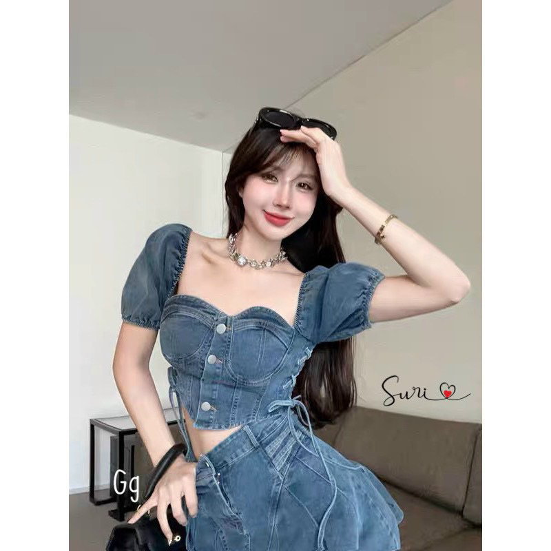 Set áo và chân váy jean xếp ly xoè cột dây eo tay phồng đính nút siêu hot phong cách Hàn Quốc