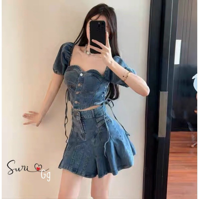 Set áo và chân váy jean xếp ly xoè cột dây eo tay phồng đính nút siêu hot phong cách Hàn Quốc
