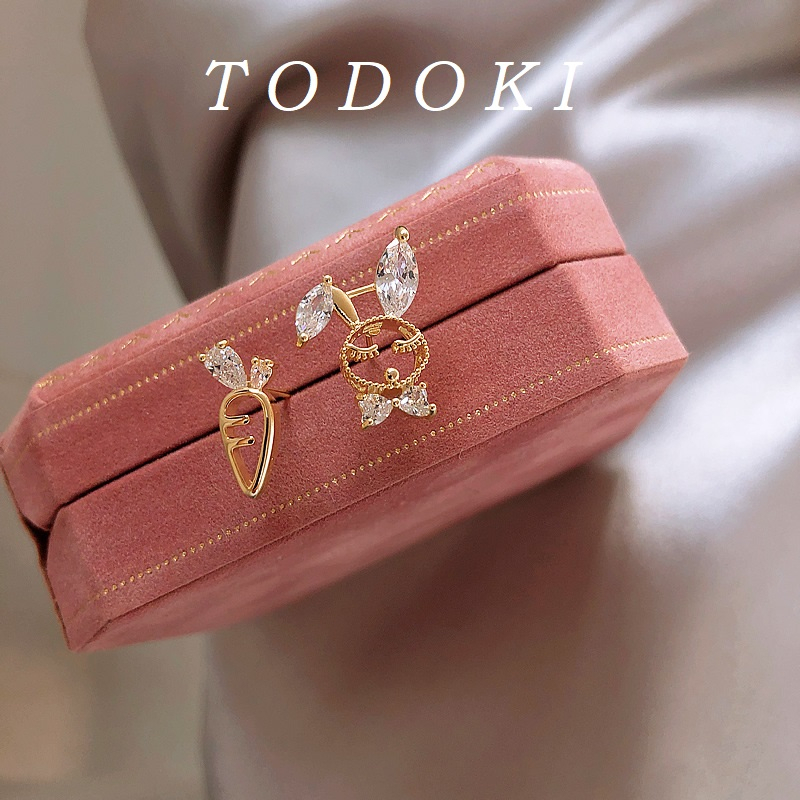 Khuyên tai dáng thỏ carot xinh xắn đính đá TODOKI T065