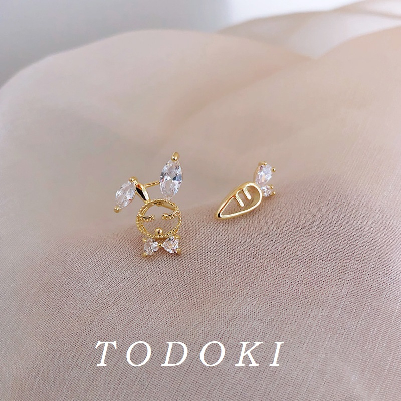 Khuyên tai dáng thỏ carot xinh xắn đính đá TODOKI T065