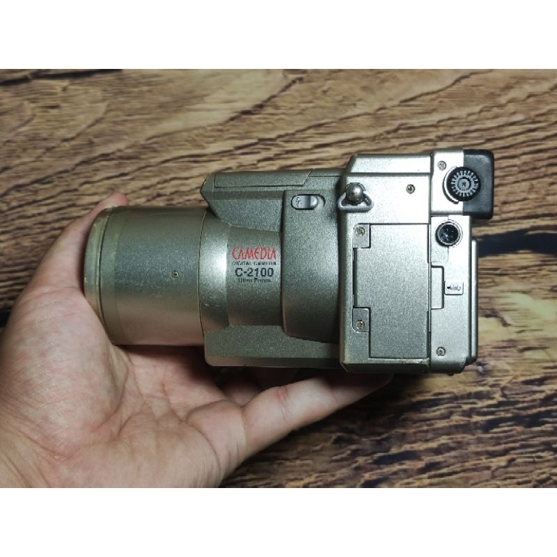 Máy ảnh kỹ thuật số Olympus Camedia C2100