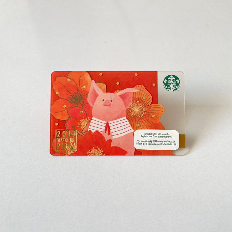 2704A THẺ STARBUCKS NHỰA VN HỢI 2019 YEAR OF THE PIG / HỢI, thẻ có trầy (thẻ đã sử dụng, dùng để sưu tầm)