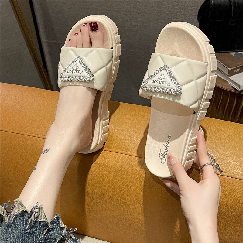 Dép bánh mì độn đế 5cm tăng chiều cao siêu êm quai khuy tam giác đính đá mẫu mới năm nay