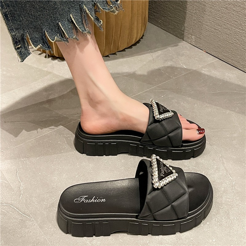 Dép bánh mì độn đế 5cm tăng chiều cao siêu êm quai khuy tam giác đính đá mẫu mới năm nay