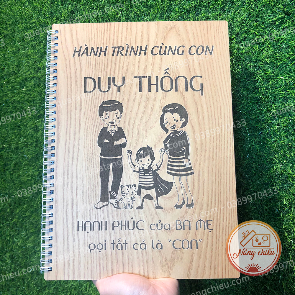 Nhật ký ghi chép HÀNH TRÌNH CÙNG CON - Sổ tay bìa gỗ khắc tên theo yêu cầu - Gáy lò xo dễ dàng đóng mở