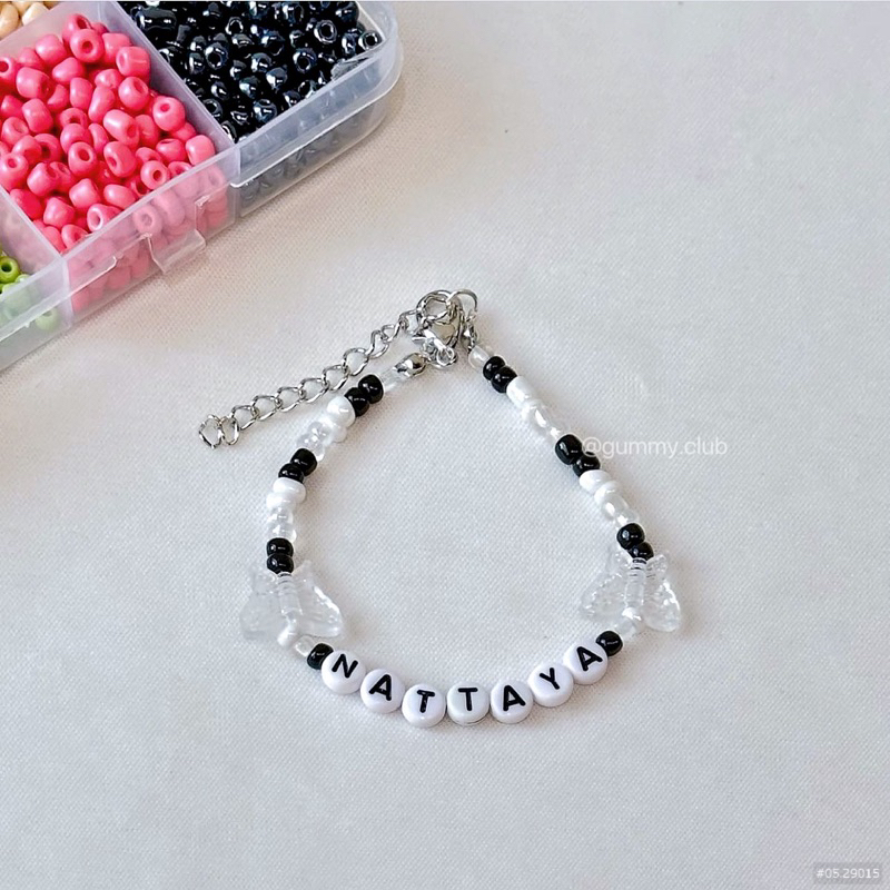 Vòng tay Custom gắn chữ theo yêu cầu