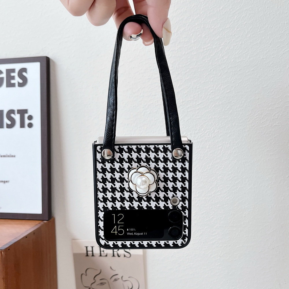 Ốp Lưng Samsung Z Flip 4 Cao Cấp Họa Tiết Houndstooth Có Dây Da Xỏ Tay - BUM STORE GALAXY CASE