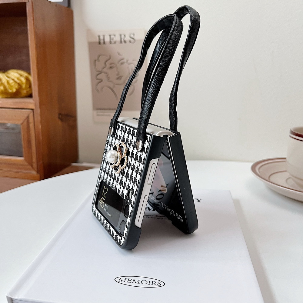 Ốp Lưng Samsung Z Flip 4 Cao Cấp Họa Tiết Houndstooth Có Dây Da Xỏ Tay - BUM STORE GALAXY CASE