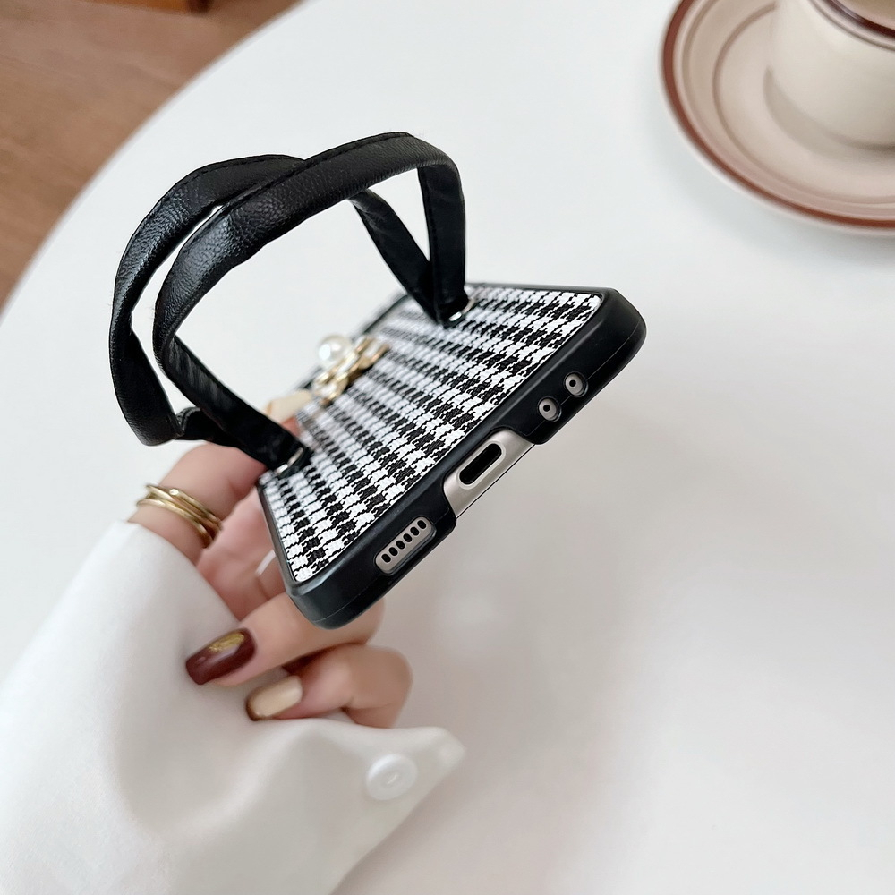 Ốp Lưng Samsung Z Flip 4 Cao Cấp Họa Tiết Houndstooth Có Dây Da Xỏ Tay - BUM STORE GALAXY CASE