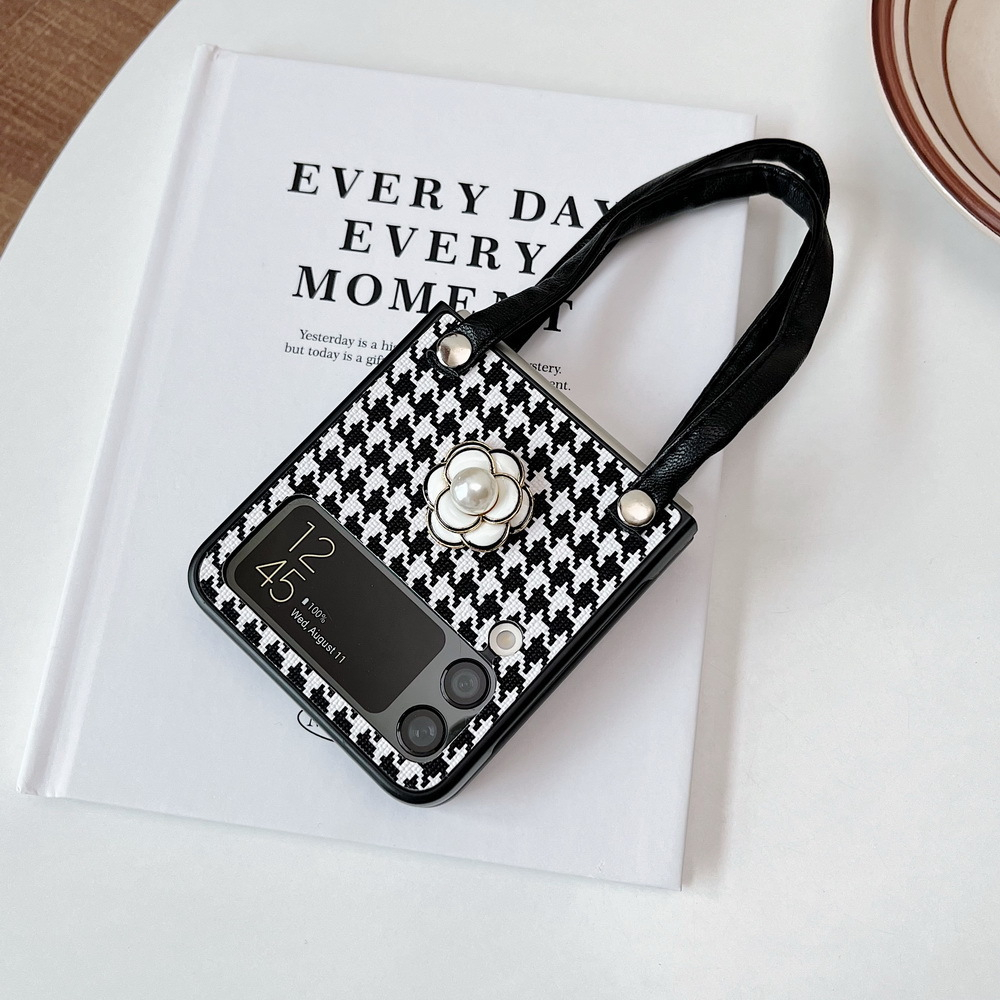 Ốp Lưng Samsung Z Flip 4 Cao Cấp Họa Tiết Houndstooth Có Dây Da Xỏ Tay - BUM STORE GALAXY CASE