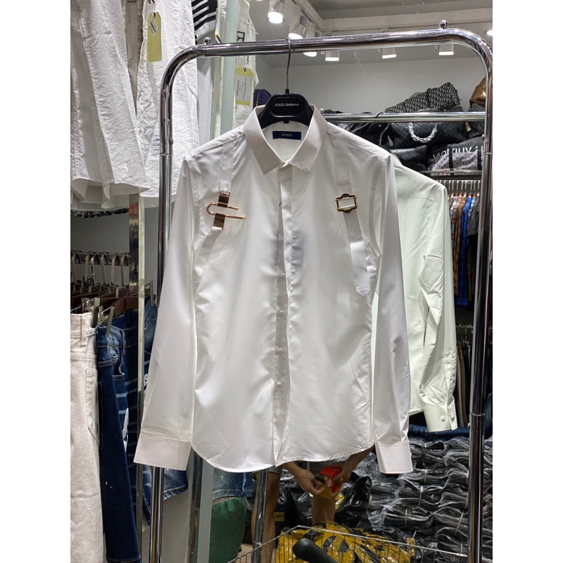 Sơ mi trắng thiết kế thêm dây mặc lên dáng cực sang trọng