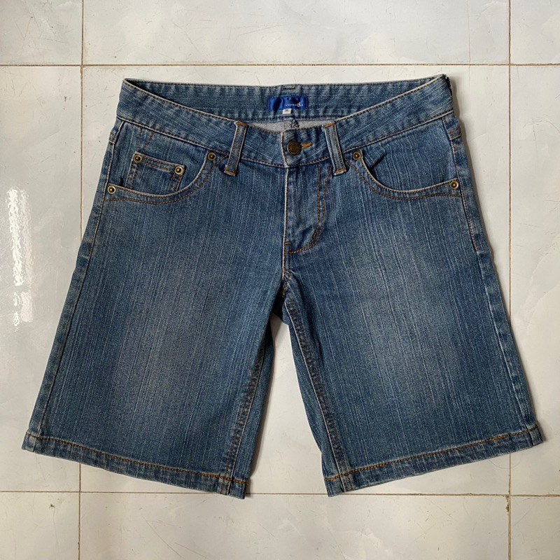 Quần lửng jean phong cách y2k