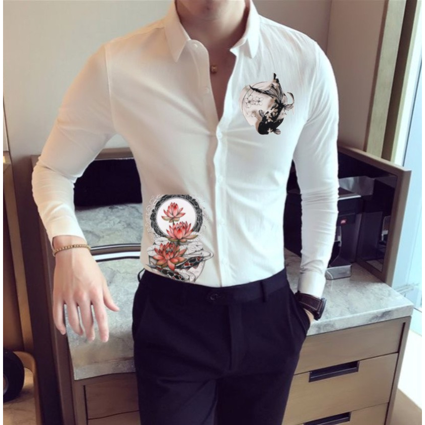ÁO SƠ MI NAM DÀI TAY PHỐI HOẠ TIẾT CÁ CHÉP HOA SEN SANG CHẢNH. CHẤT LỤA KATE MỀM MẠI, MÁT MẺ, CO GIÃN NHẸ