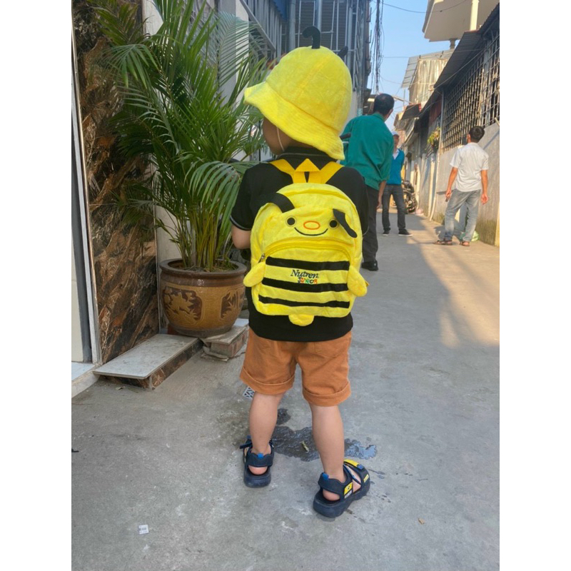 Set balo kèm mũ ong vàng