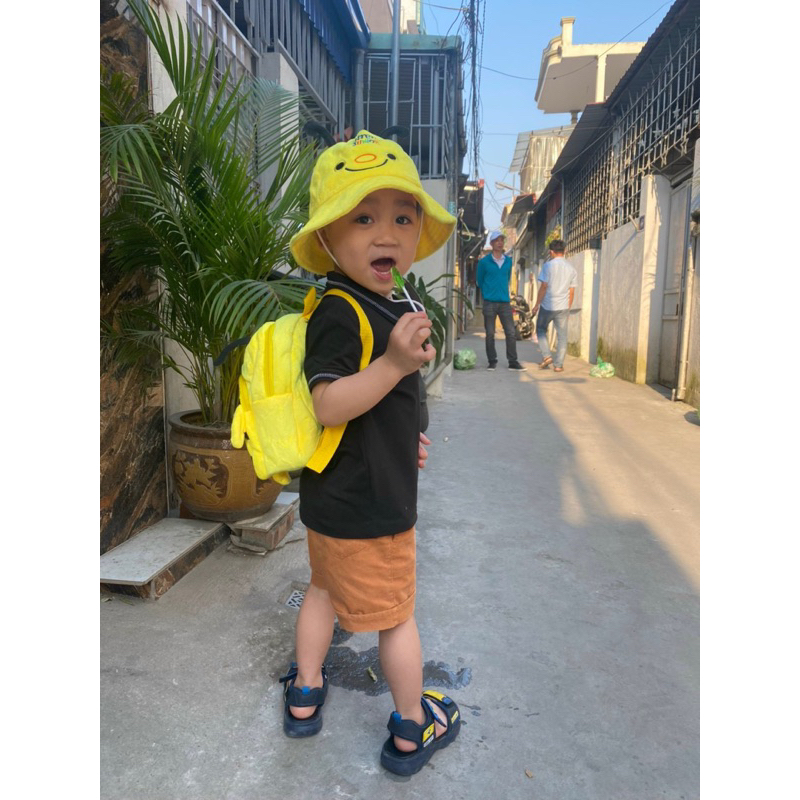 Set balo kèm mũ ong vàng