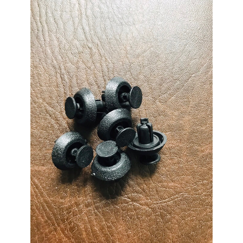 5 Nút nhự ô tô khoang máy- tấm nhựa khoang máy