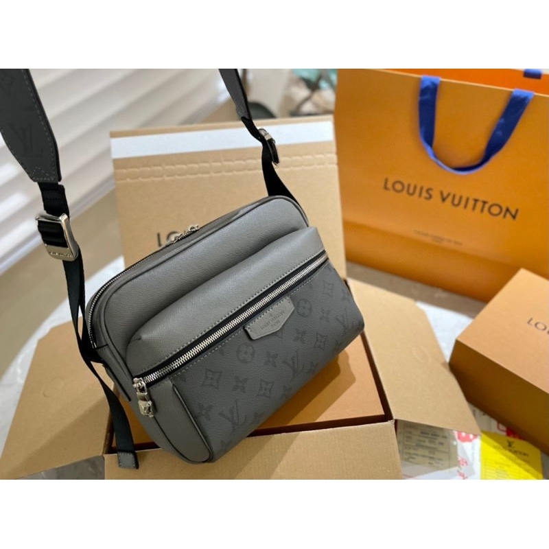 Túi đeo chéo nam LV Mesenger hàng super  sz25cm màu ghi mới nhất cực đẹp fullbox hãng