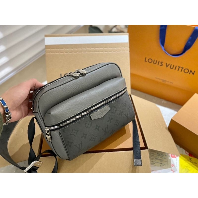 Túi đeo chéo nam LV Mesenger hàng super  sz25cm màu ghi mới nhất cực đẹp fullbox hãng